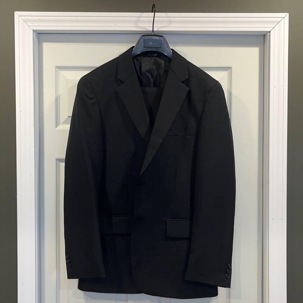 Edwards by Redwood & Ross Suit (38R/32x30)